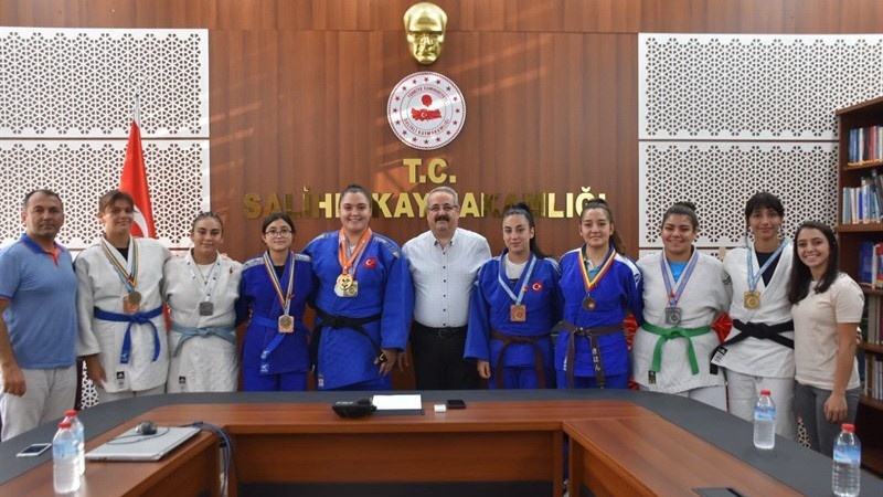 Kaymakam Sağlam’dan, şampiyon judoculara altın