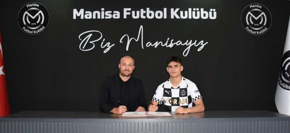 Manisa FK Akademisi’nden yetişen Yunus Emre Dursun profesyonel oldu
