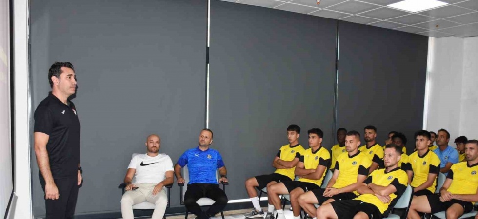 Manisa FK futbolcularına değişen kurallarla ilgili eğitim verildi