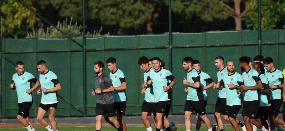 Manisa FK - Tuzlaspor karşılaşmasının saati ve stadı sıcak havadan dolayı değiştirildi