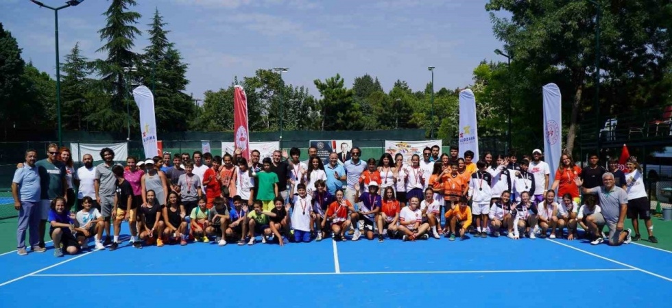 Manisa’da yapılan (ANALİG) tenis yarı final müsabakaları tamamlandı