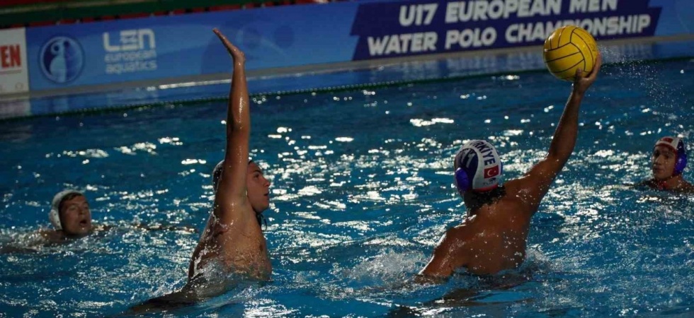 Milliler, U17 Avrupa Sutopu Şampiyonası’na galibiyetle başladı
