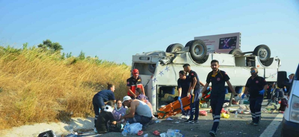 Soma’da işçi servisi ile otomobil çarpıştı: 1’i ağır 30 yaralı