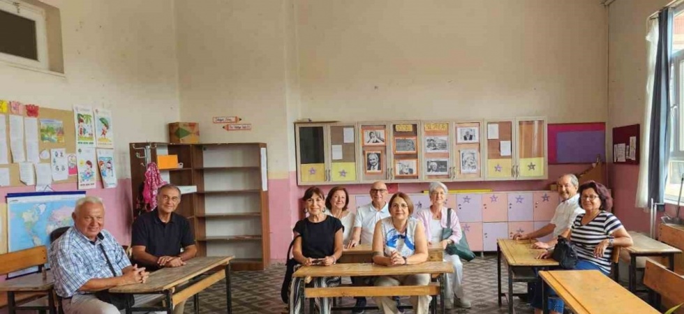 59 yıl sonra okudukları okulda buluştular