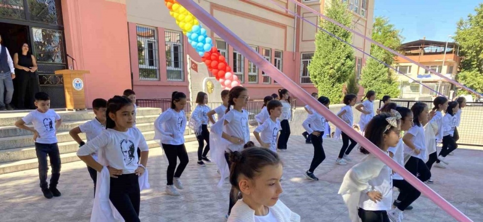 Alaşehir ve Turgutlu’da İlköğretim Haftası kutlandı