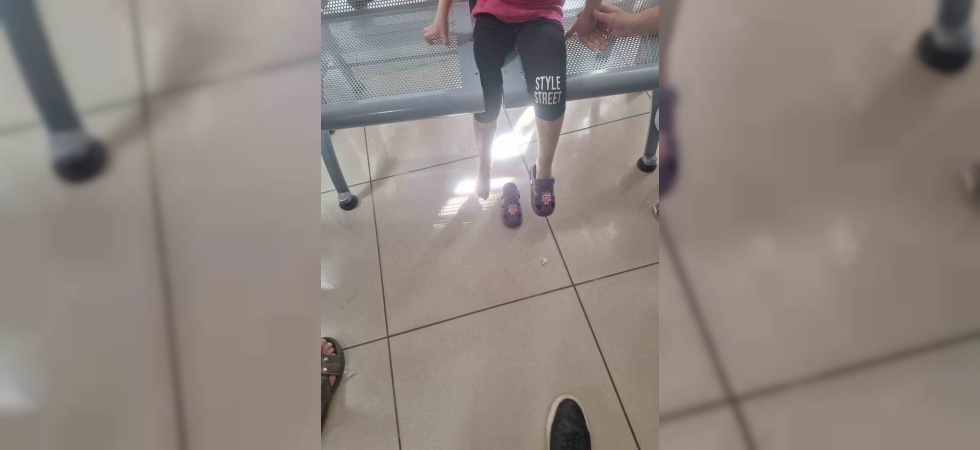 Ayağı banka sıkışan çocuğu itfaiye kurtardı