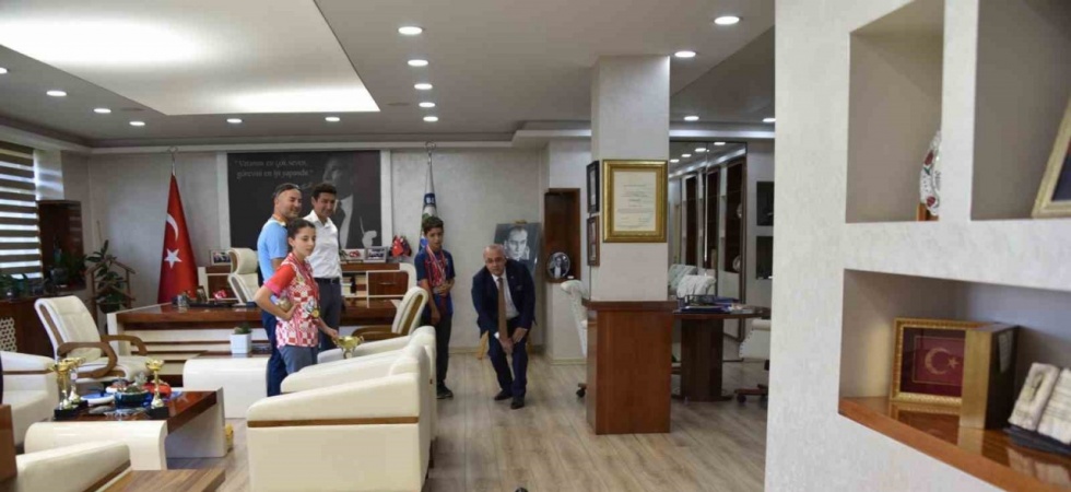 Başkan Kayda şampiyon öğrencileri ağırladı