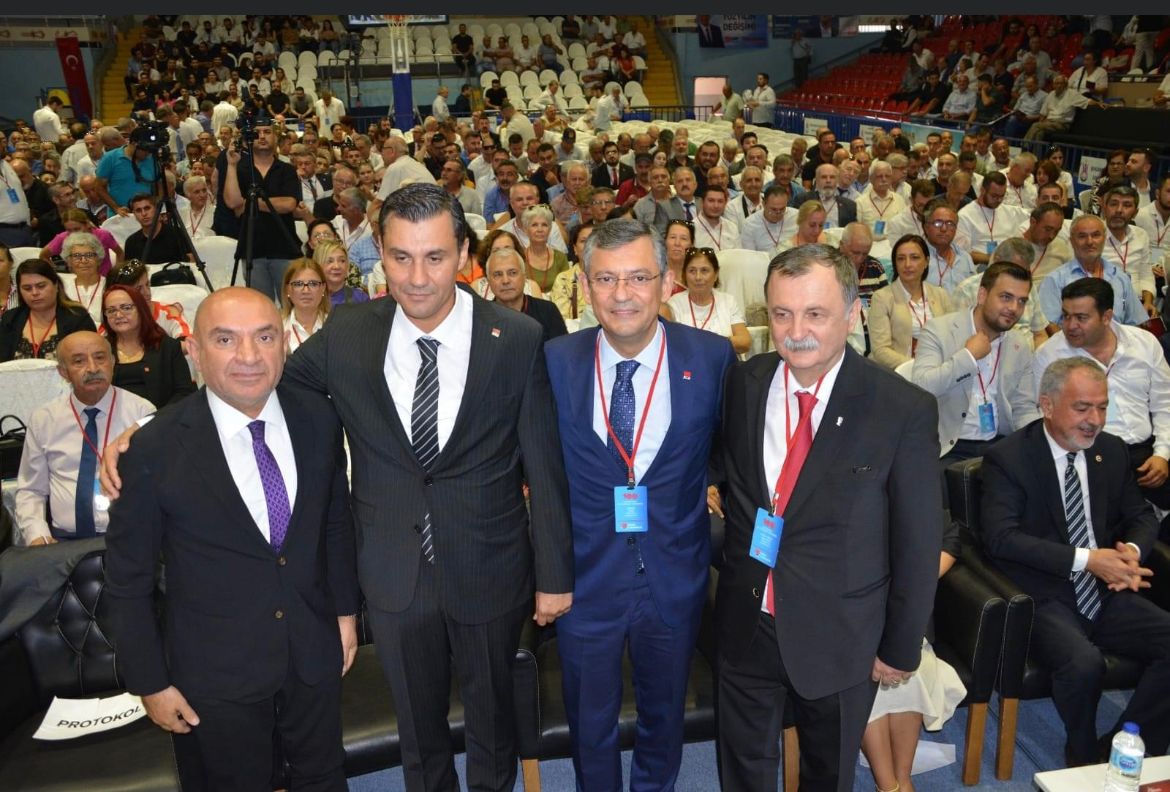CHP’de Balaban Devri Bitirildi, Ferdi Zeyrek CHP Manisa İl Başkanı seçildi