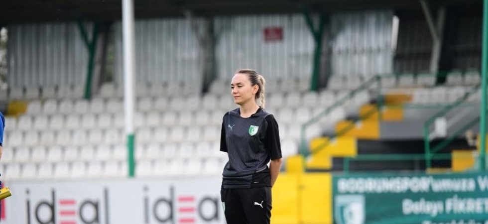 Kadın antrenör, futbola başladığı takımın başına geçti