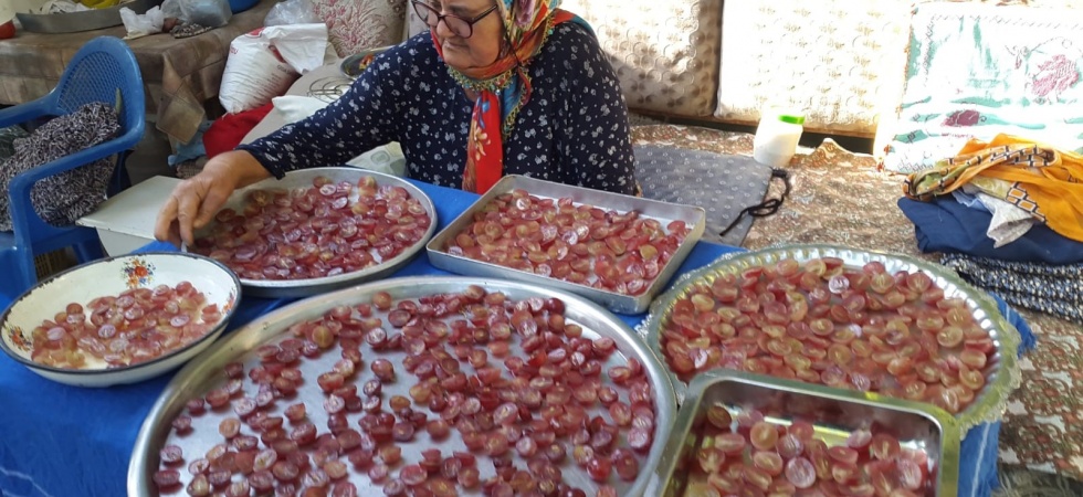 Kış için üzüm hurmaları hazırlanmaya başlandı