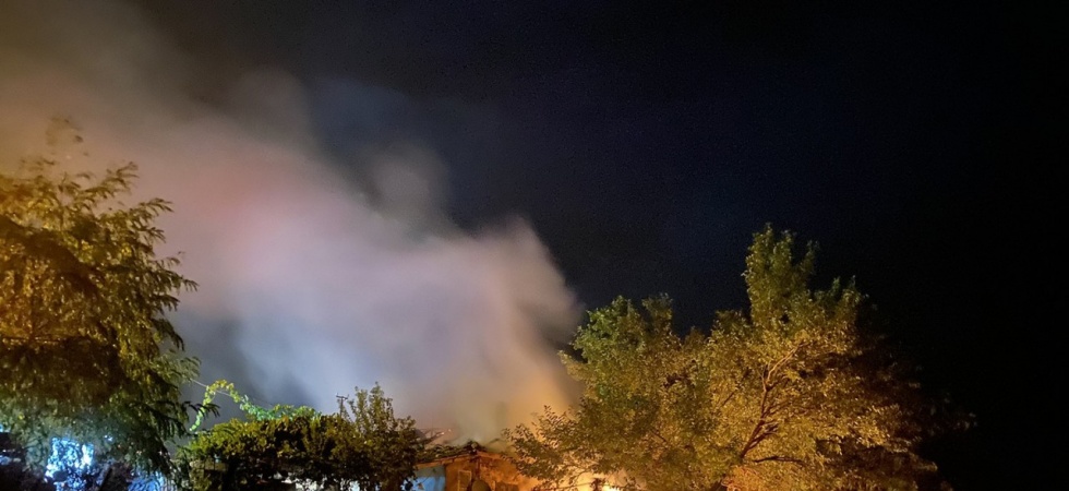 Manisa’da yıldırım düşen ev alev alev yandı
