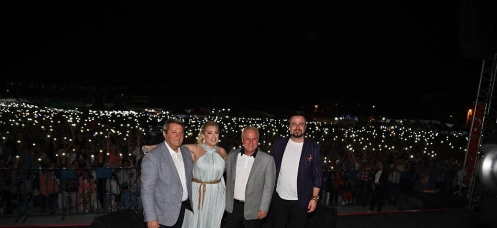 Muazzez Ersoy Somalı hayranlarıyla buluştu