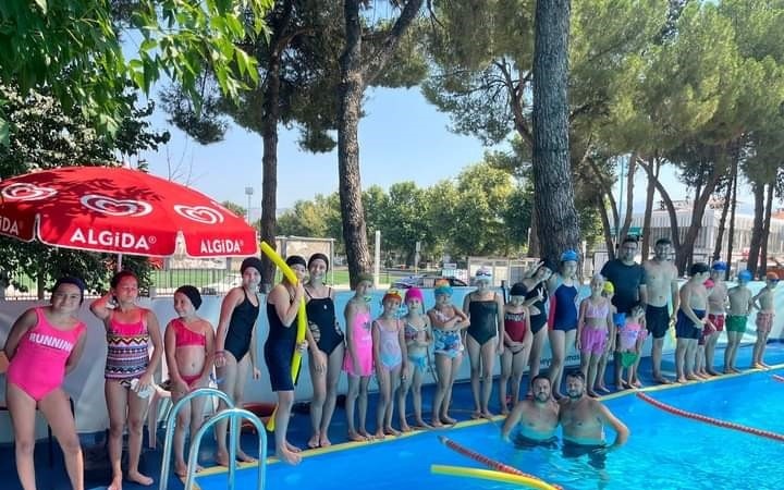 Sarıgöl’de bu yaz 400 öğrenci yüzme öğrendi