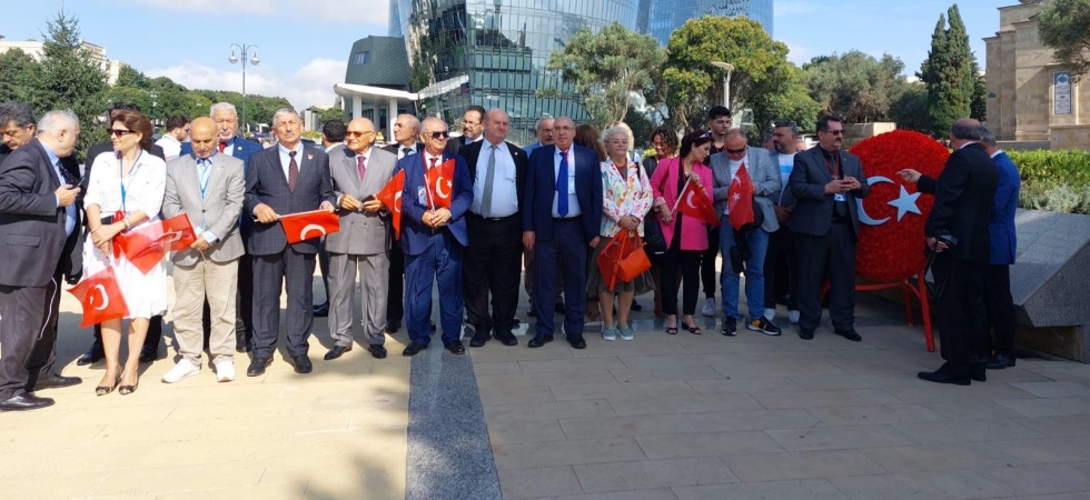 TGF heyeti Bakü’nün kurtuluş törenlerine katıldı