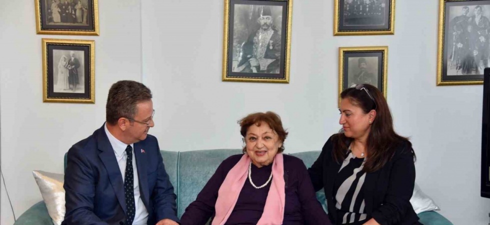 Vali Ünlü ve eşinden Mübeccel Kafkaslı’ya evinde ziyaret