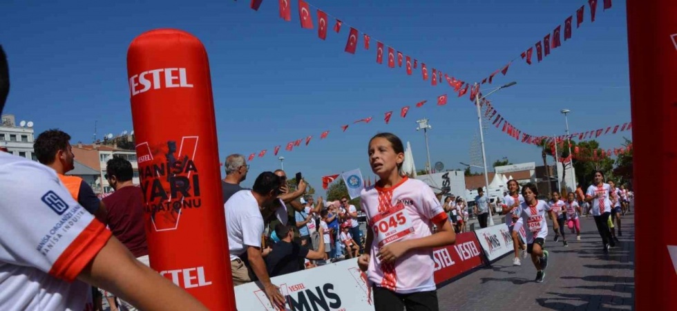 Vestel Yarı Maratonu’nda çocuk koşusu tamamlandı