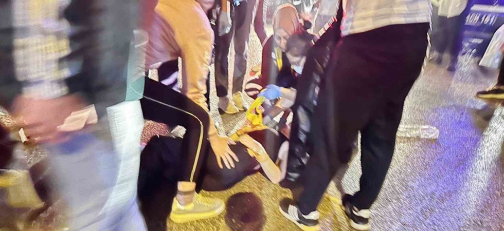 Akhisar iki otomobil çarpıştı, 4 kişi yaralandı