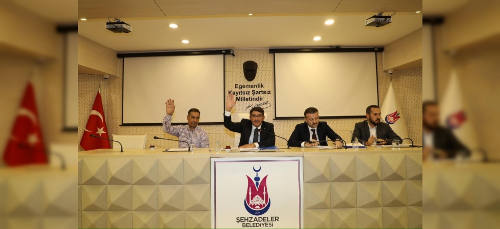 Başkan Çelik, devam eden projelerle ilgili meclis üyelerini bilgilendirdi