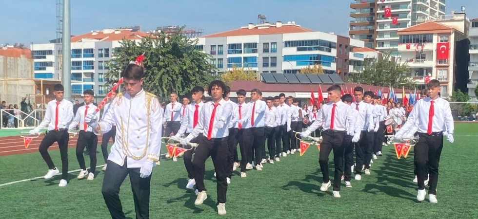Cumhuriyetin 100. yılına özel kurulan 100 kişilik bandoya tam not