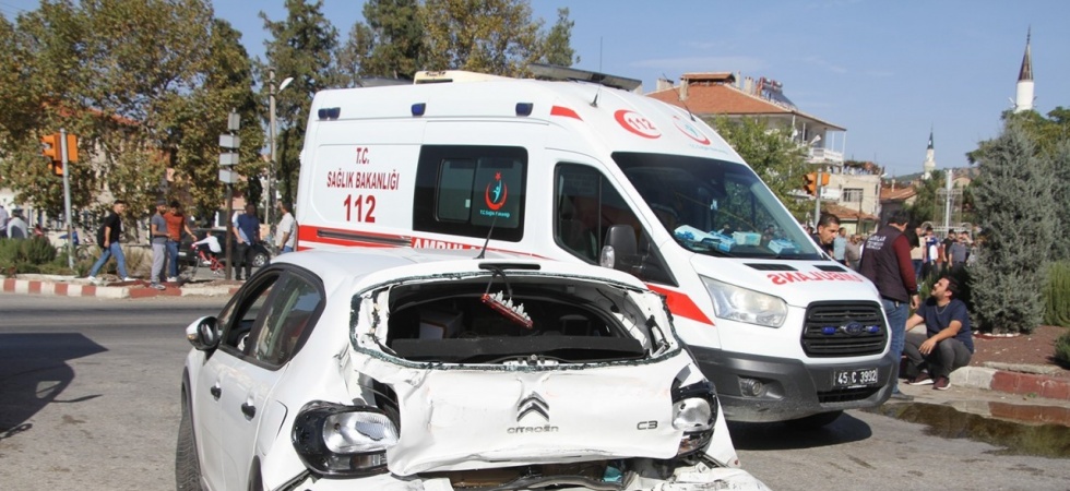 Kula’daki zincirleme kaza güvenlik kamerasına yansıdı