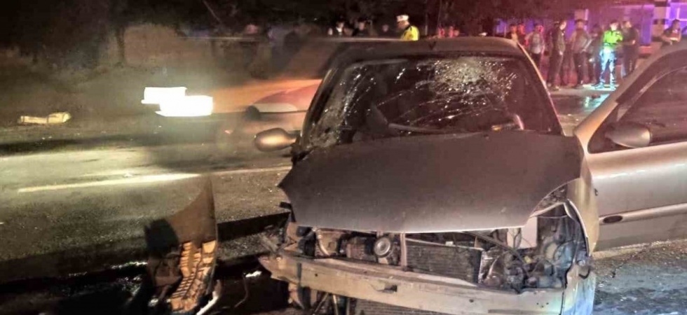 Manisa’da traktör ile otomobil çarpıştı: 4 yaralı