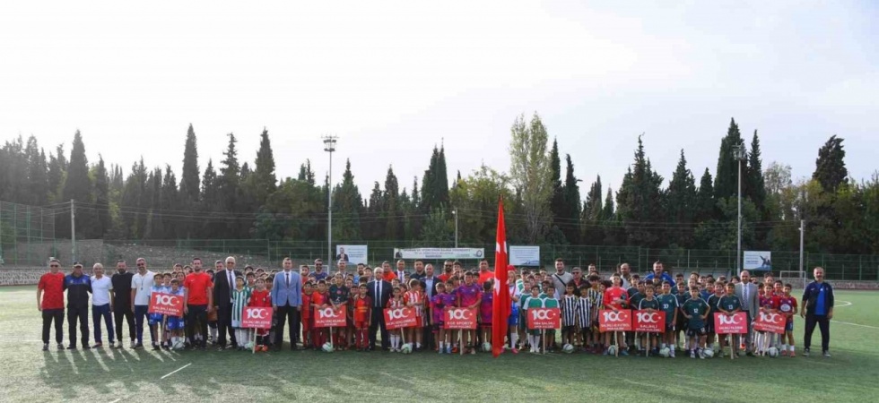 Salihli’de 100.Yıl Cumhuriyet Kupası başladı