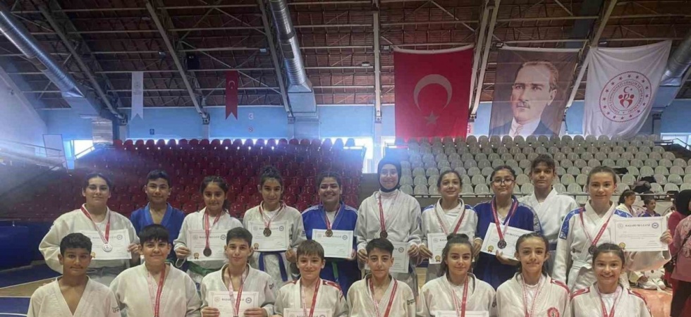 Salihlili judocular madalyaları topladı