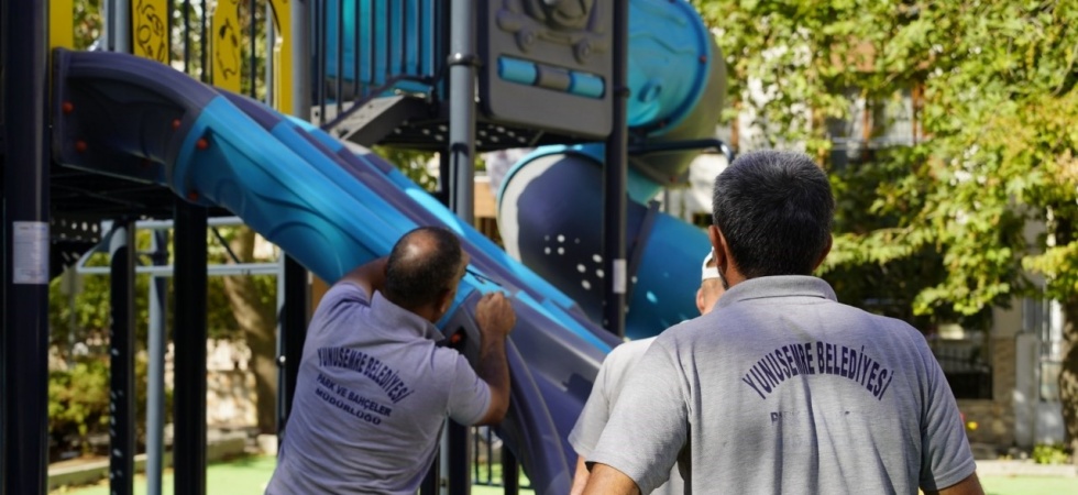 Yunusemre Belediyesi, Tevfikiye’de bulunan parkı yeniledi