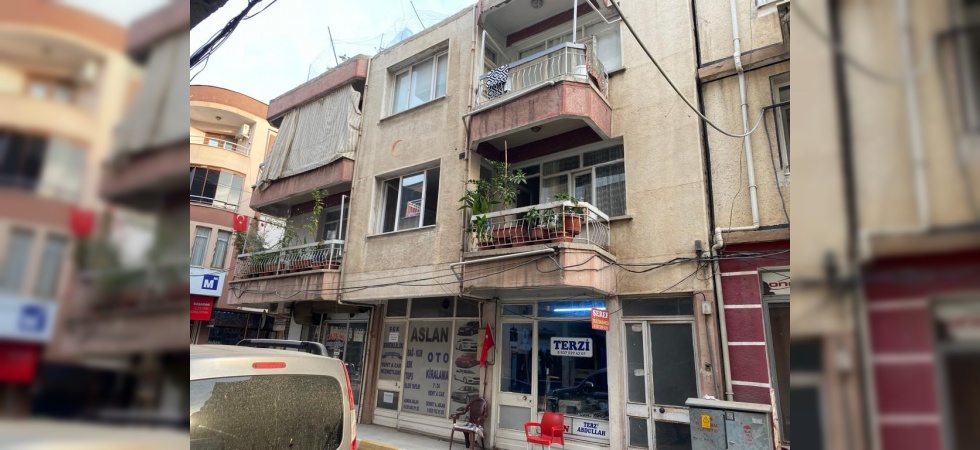 Apartmandan gelen kokular polisi harekete geçirdi
