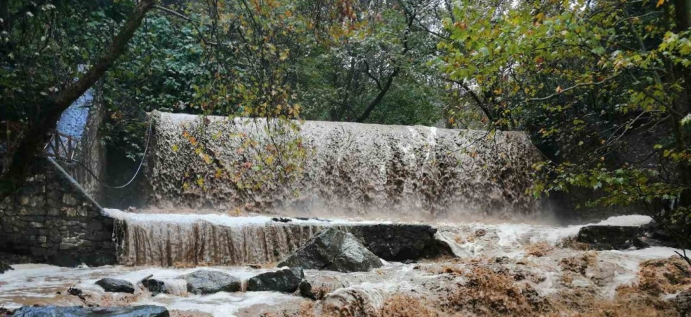 Manisa’da Kurşunlu Şelalesi sağanakla coştu