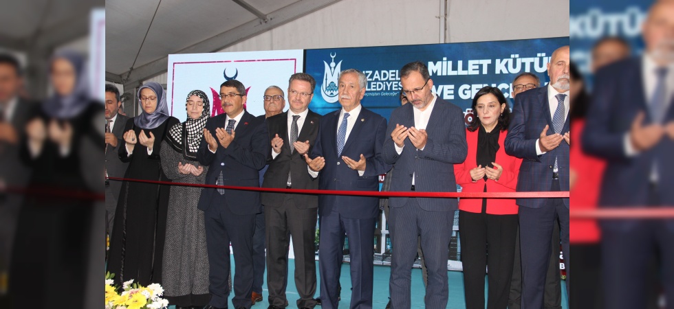 Şehzadeler Millet Kütüphanesi ve Gençlik Merkezi hizmete girdi