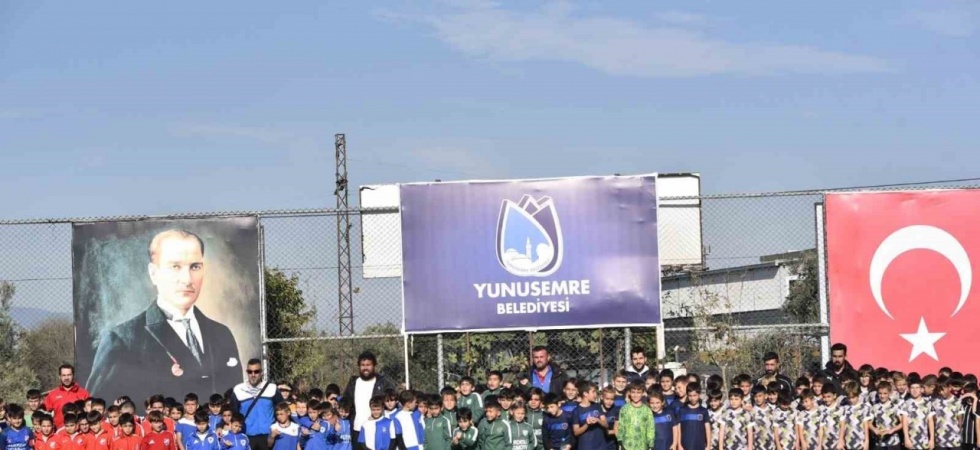 Yunusemre’de 100. Yıl Ara Tatil Futbol Turnuvası yapıldı