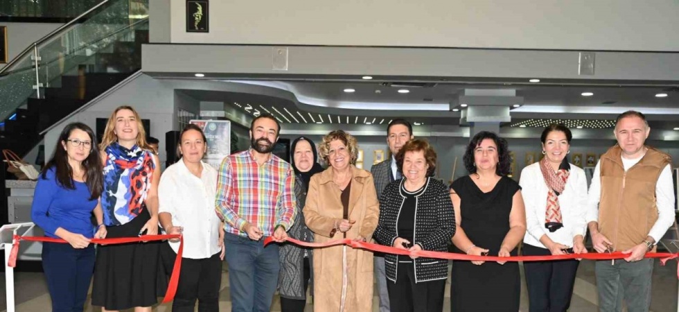 ‘Yüzyıldan yüzler ve renkler’ sergisi açıldı