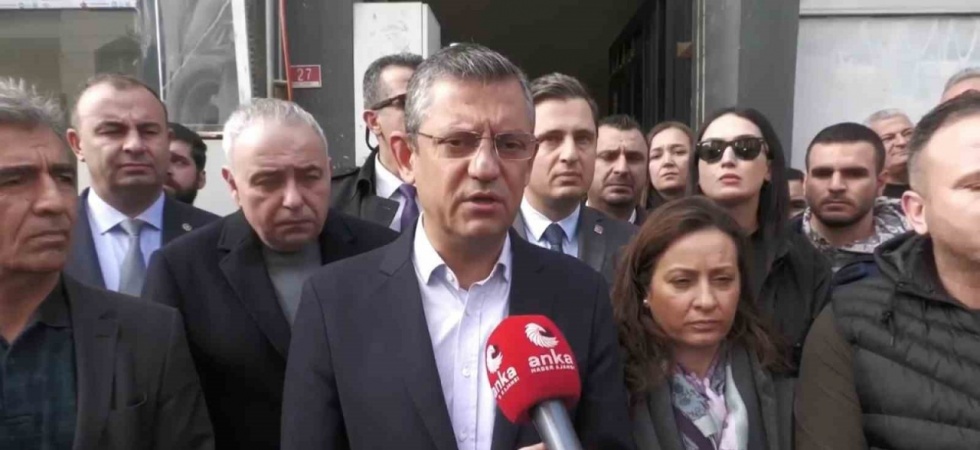 CHP Genel Başkanı Özel memleketi Manisa’da şehit ailesini ziyaret etti