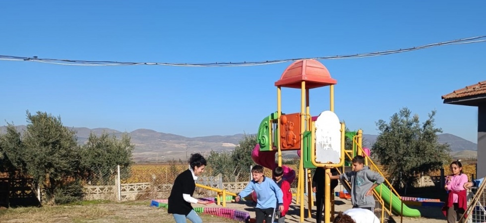 Sarıgöl’de geleneksel çocuk oyunları okul bahçesinde yaşatılıyor