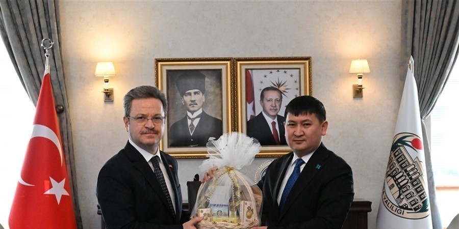 Kazakistan Başkonsolosu Nuriddin Amankul, Vali Ünlü’yü ziyaret etti