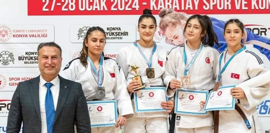 Yunusemre’nin ümitleri Konya’dan üç madalya ile döndü