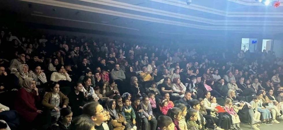 AKM Çocuk Tiyatro Grubu takdir topladı