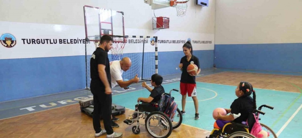 ‘Mutlu Cuma’ Projesiyle sporda engeller kaldırılıyor
