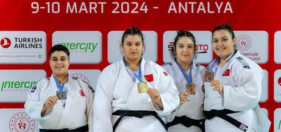 Duygu Dirgen’den bronz madalya