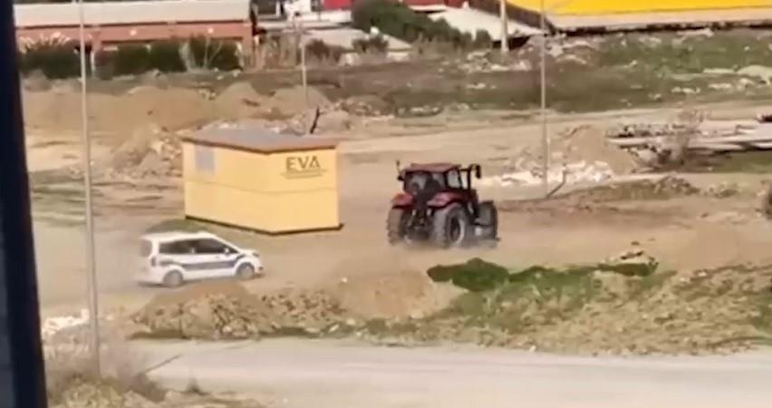 Ehliyetsiz traktör sürücüsü ile polis arasında yaşanan kovalamaca kamerada