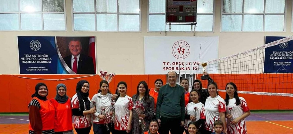 ’Evinin sultanları’ turnuvada karşılaştı
