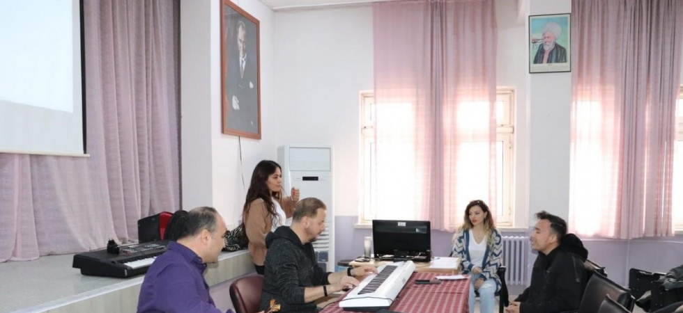 Selendi’de okullar arası ses yarışması düzenleniyor