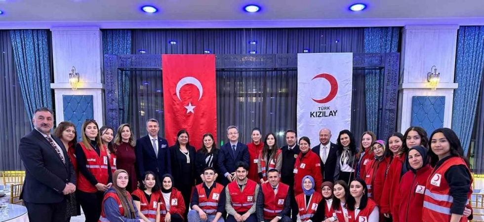Türk Kızılay Manisa, Dünya Yetimler Günü’nde çocuklara iftar verdi