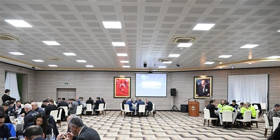 Vali Enver Ünlü, Emniyet personeliyle iftar yaptı