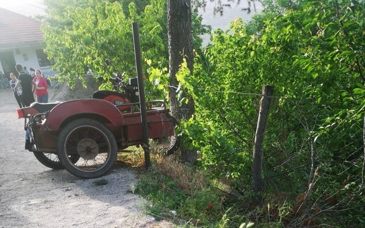 Ağaca çarpan sepetli motosikletin sürücüsü öldü