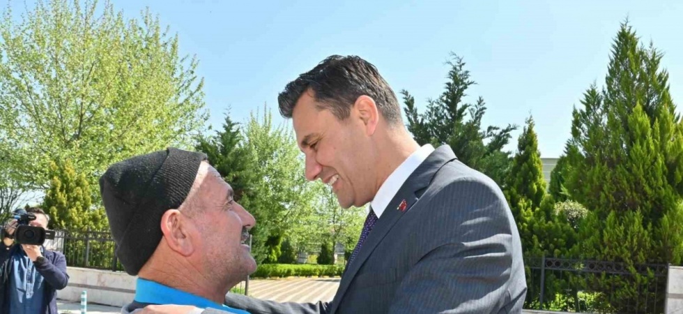 Başkan Zeyrek belediye personeli ve huzurevi sakinleriyle bayramlaştı
