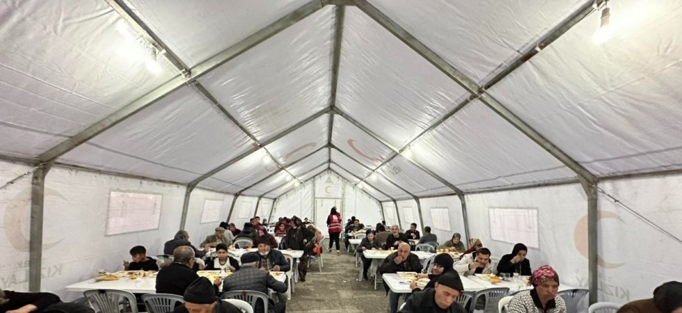 Türk Kızılay Manisa Şubesi, Ramazan ayı boyunca 10 bin kişiye iftar verdi