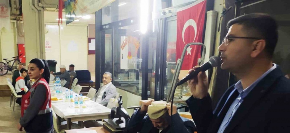 Türkoğlu ve Can iftarını vatandaşlarla açtı