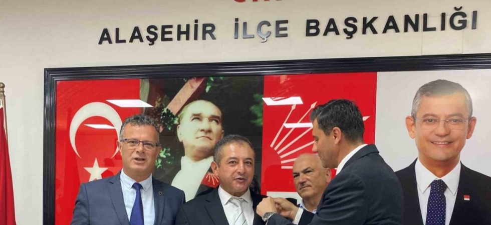 Alaşehir İYİ Parti İlçe Başkanı ve yönetiminden 8 kişi görevlerinden ve partiden istifa etti